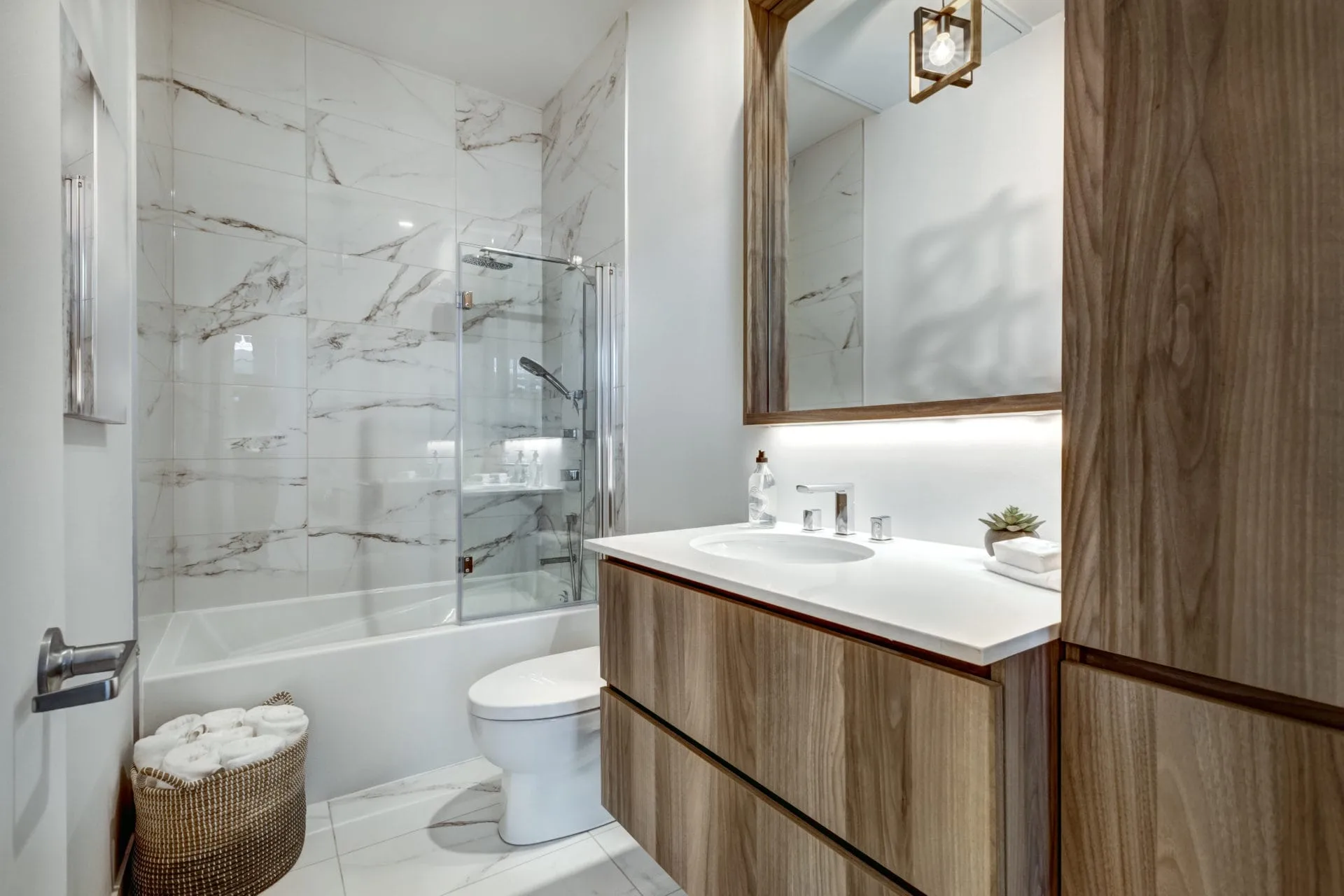 10 Inspirasi Renovasi Kamar Mandi Modern